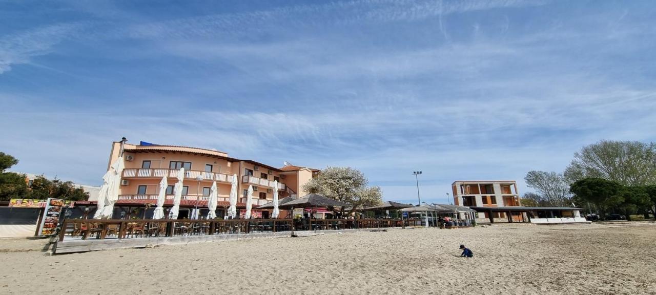 Apartments Mark - 10 M From Sea Medulin Exterior photo